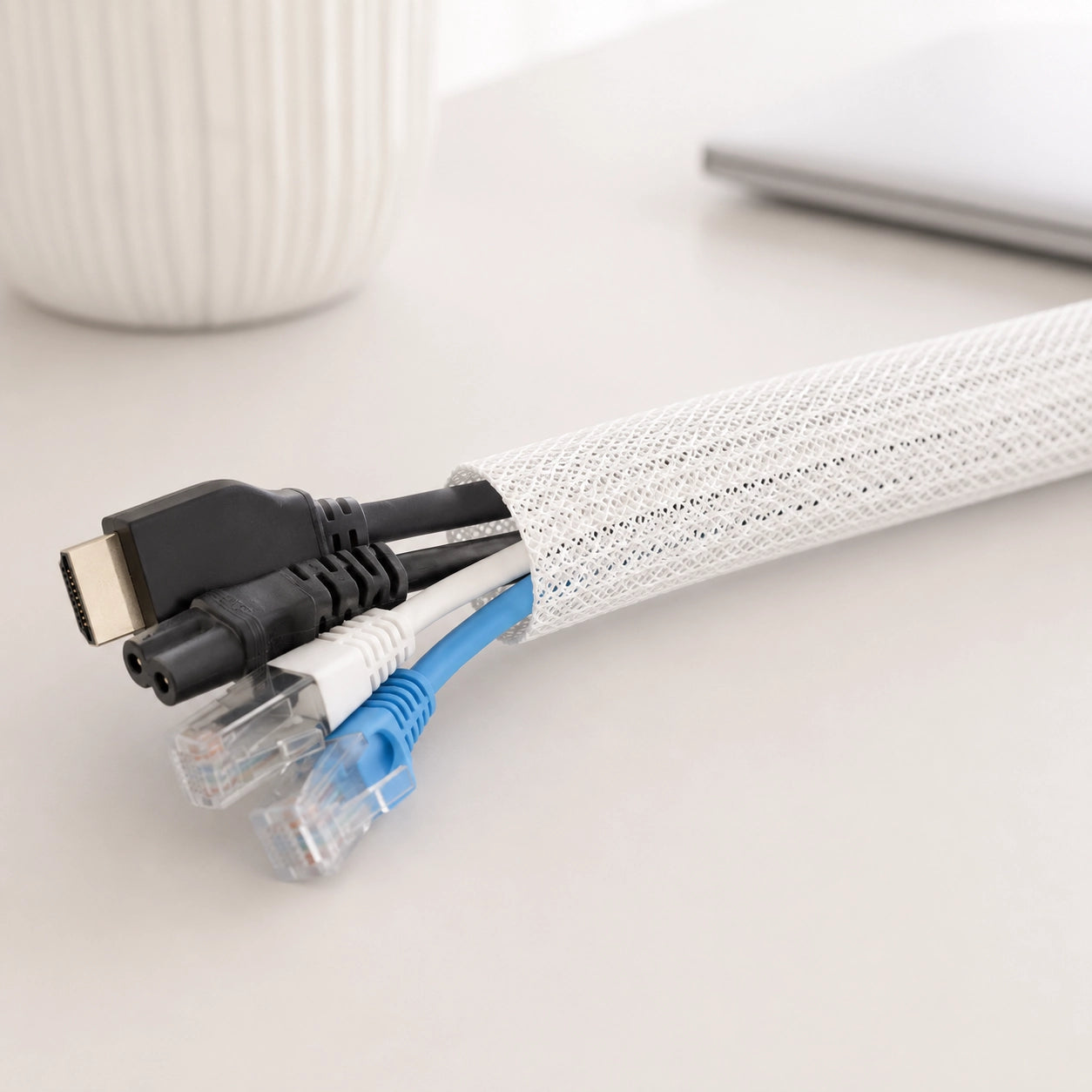 LineSleeve, Kabelbündel mit offenen Enden, Weiß, mit Strom-, HDMI- und Netzwerkkabeln