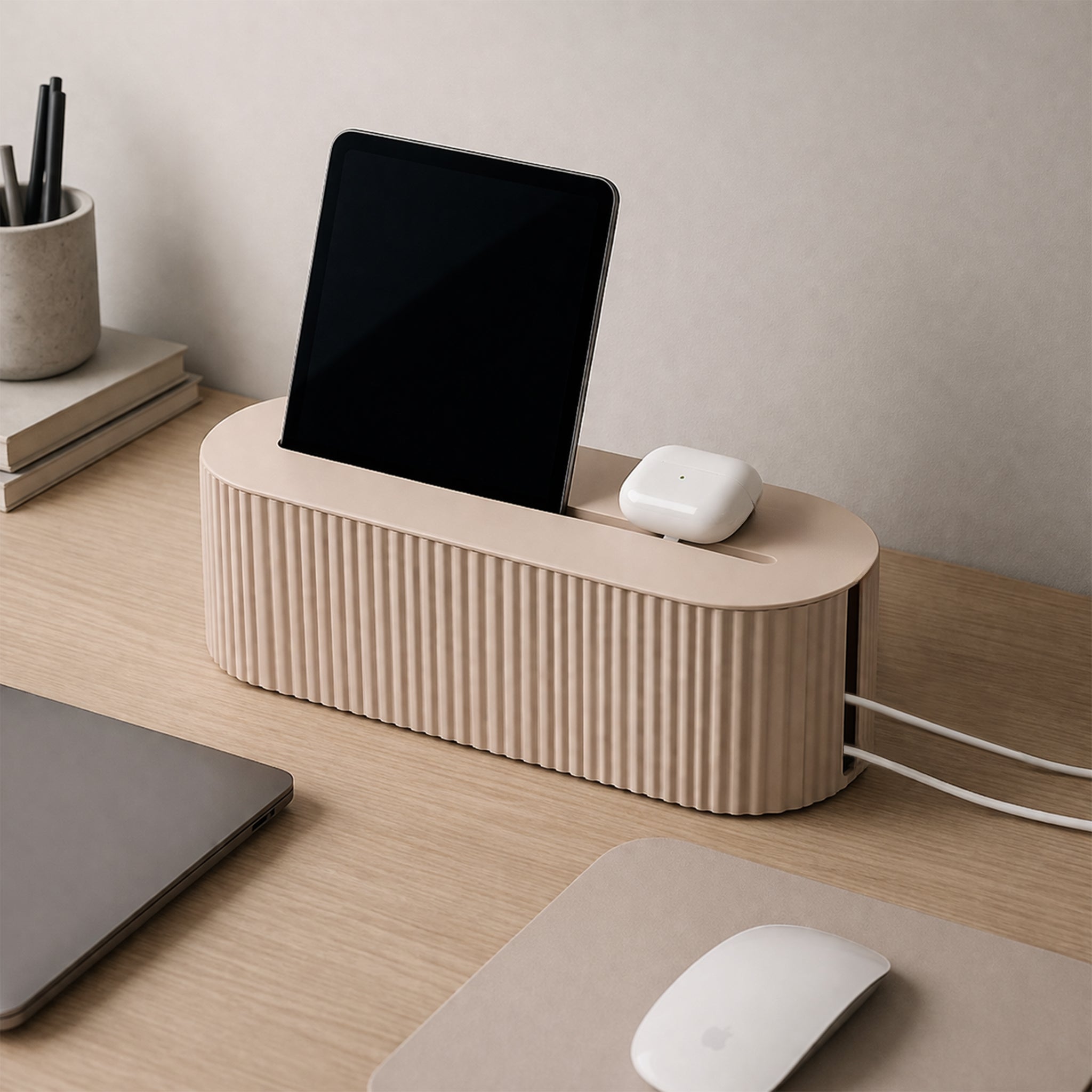PowerVault Kabelbox, Tablet und Kopfhörer-Case im oberen Schlitz, Beige-Grau, Schreibtisch aus Eiche